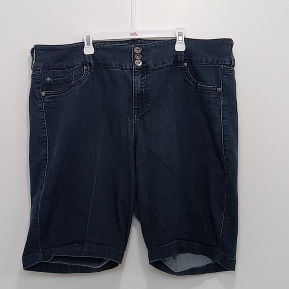Torrid Dark Wash Blue Jean Shorts Knee Length High Waist Women's Sz 24 EUC NICE!